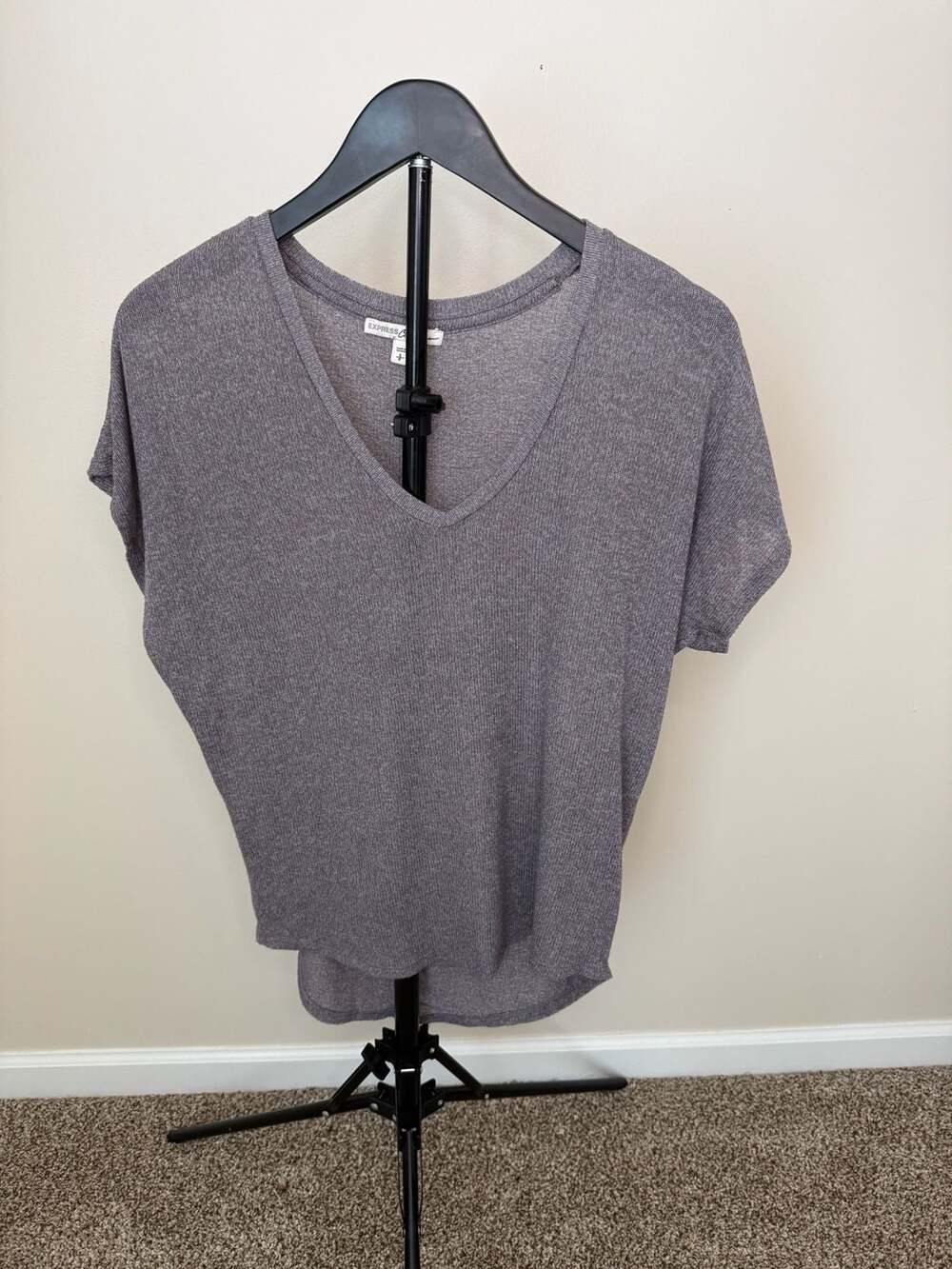 Express One Eleven Women's Gray V-Neck Short Sleeve Knit Top Size S